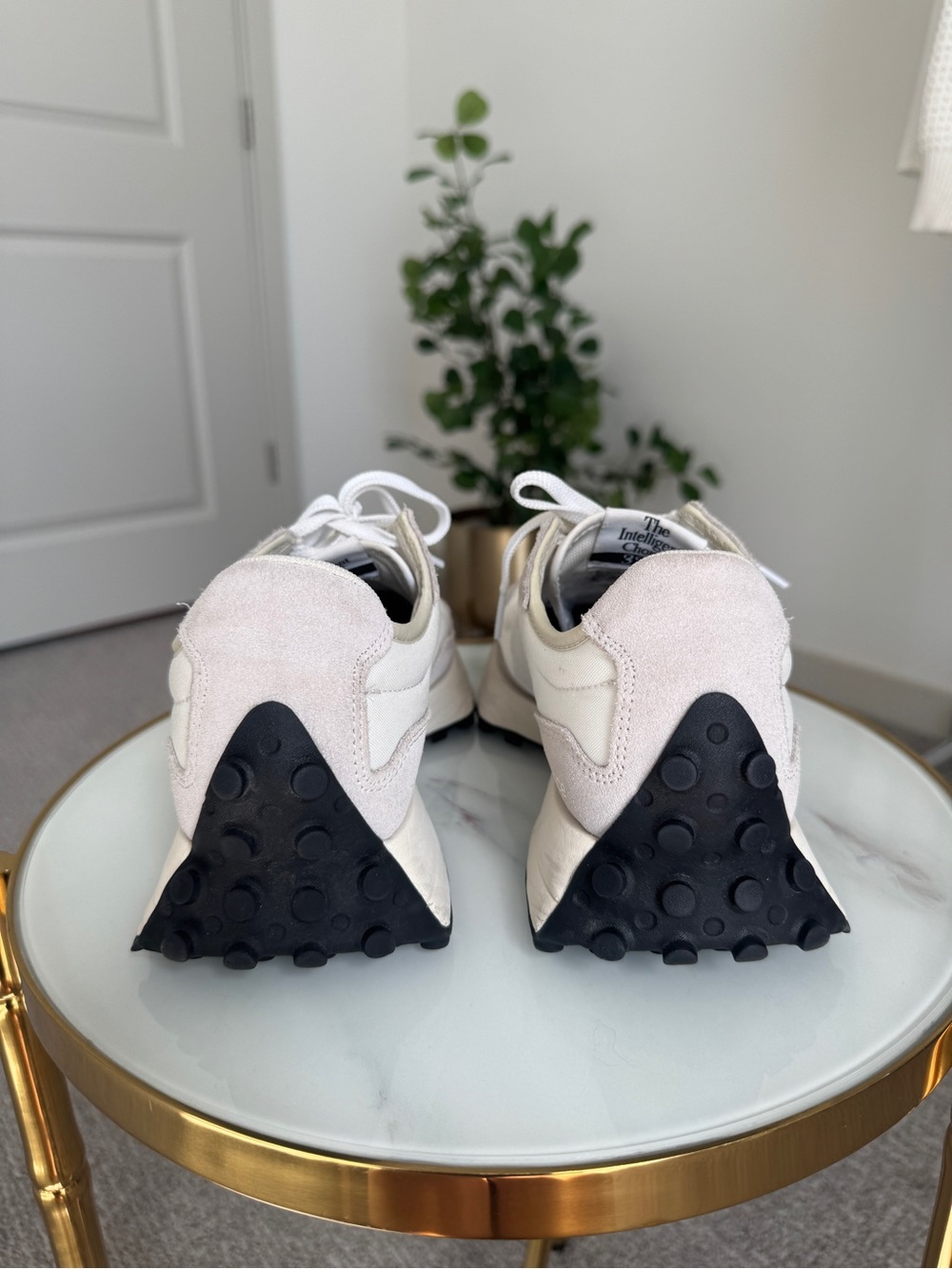 New Balance 327 White and Black Suede-Trim Runner Sneakers Size 8.5 - Picture 4 of 15